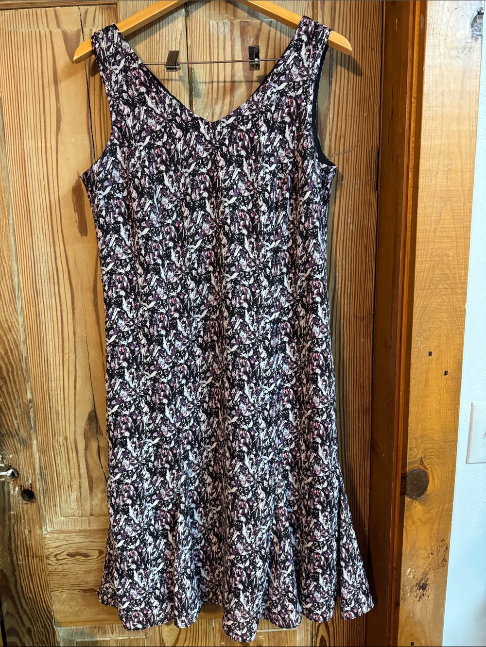 Danny Nicole Black 10 White purple geometric Sleeveless V-Neck Dress fluted hem